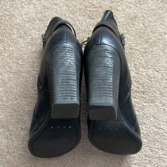 ❤️Gorgeous❤️ The perfect Frye heeled bootie!  Black leather size 8.5 - Picture 5 of 15